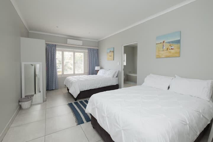 Მეორე საძინებელი მაღლა, აბაზანა-ტუალეტით