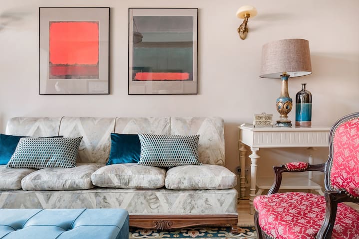 Elegant Art Deco Apartment by Grandmother Victoria gallery image 2