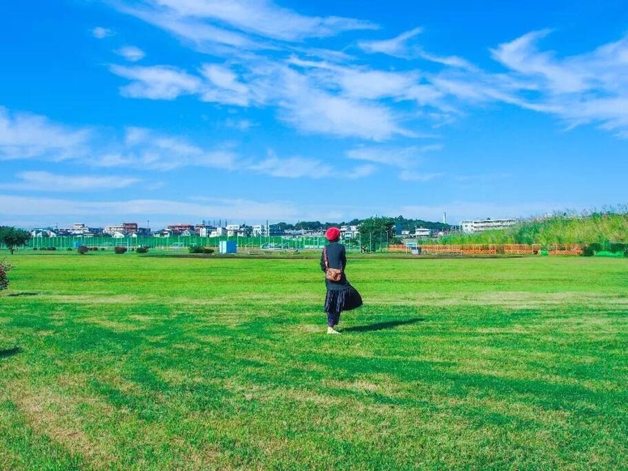 蓝天草地河川边 宛如日剧的小众景点 东京旅游攻略 尽在airbnb爱彼迎 蓝天草地河川边 宛如日剧的小众景点 东京旅游攻略 尽在airbnb爱彼迎
