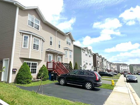 Lovely- 1 bedroom apt, kitchen, free parking