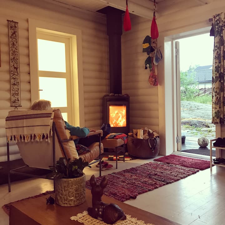 Vi bruker peisen hele året, nettene kan bli litt kjølige nordover.