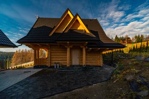 Tibetan Green - wooden cottage