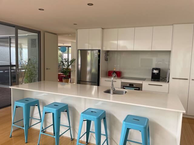 Tranquil Barwon Heads Beach House gallery image 3