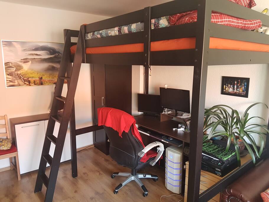 Hochbett
(optional benutzbar)