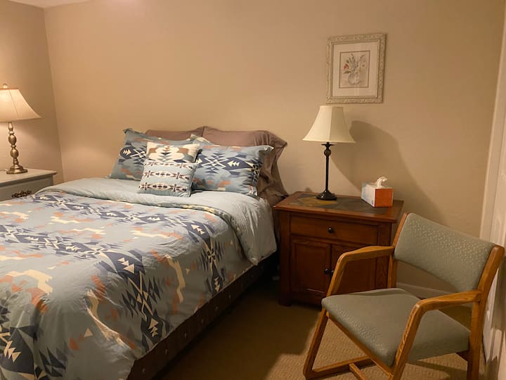 Druhá spálňa s manželskou posteľou Queen