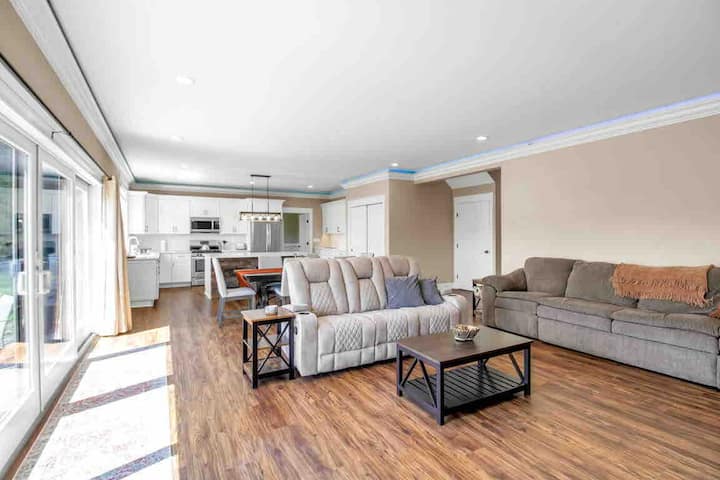 6br+ 10 Min Walk To Town, Golf 1.5 Mi +Game Room. - Ellicottville, NY