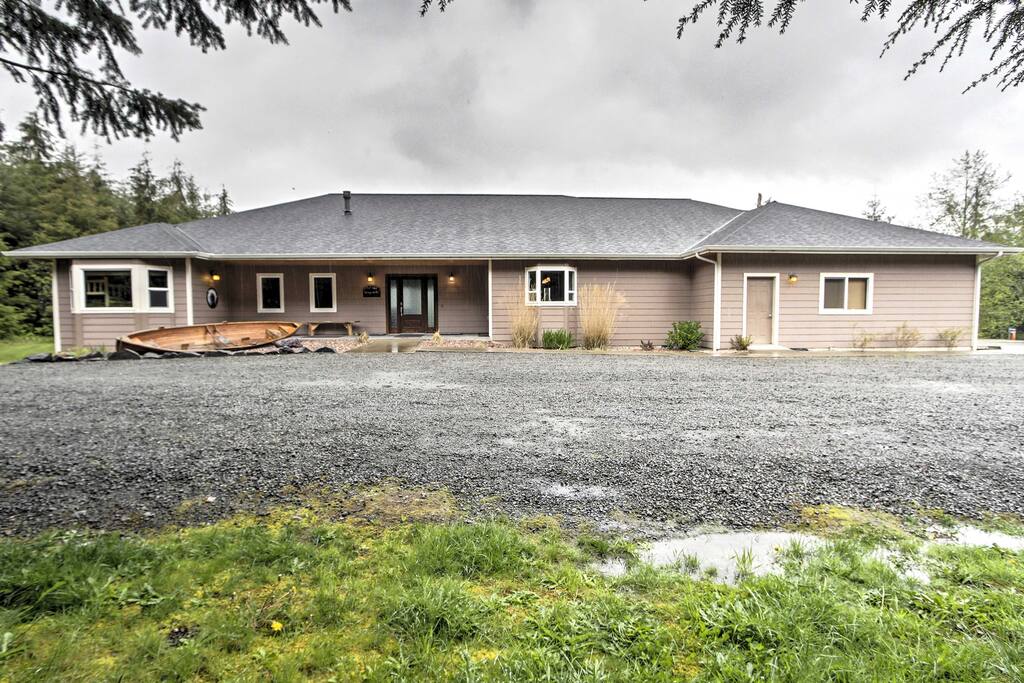 This ranch-style home offers an open-concept, 3,800 square foot living space, designed for entertaining guests!