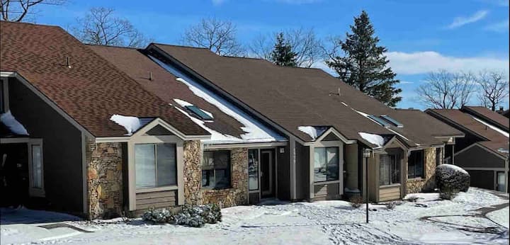 4 Bd, 3 Bath Mountain Townhome On Golf Course - Laurel Hill State Park, PA