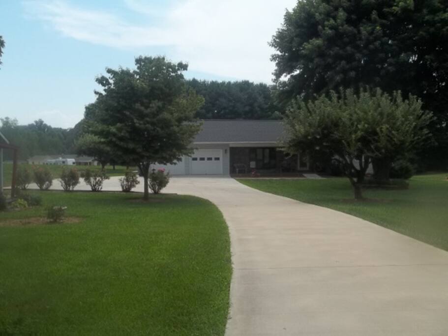 Lots of parking; RV/U-haul options?
