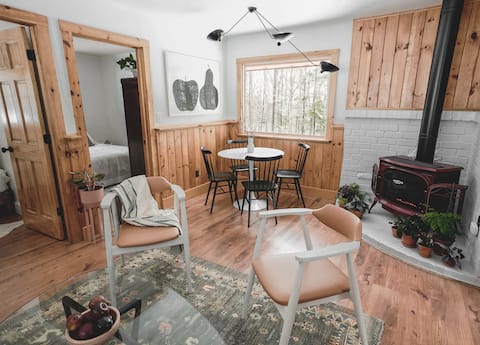 Top performing Airbnb: Mountainside Cottage Escape (Catskills) in Phoenicia