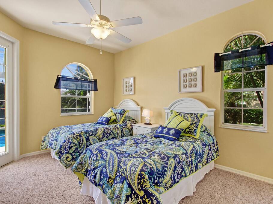 Aventura guest bedroom