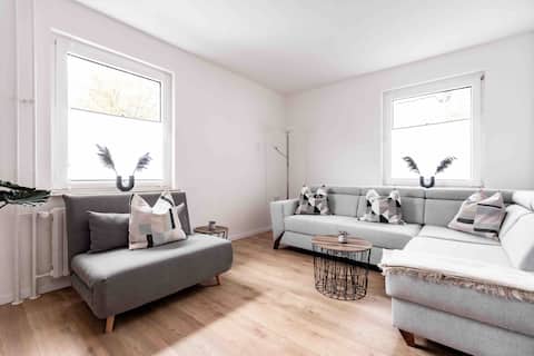 Erfolgreiche Airbnb-Immobilie: West194 Apartment mit Netflix in Laar