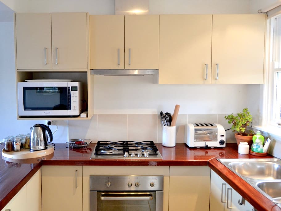 Fully equipped compact kitchen.
A variety of teas and coffees are provided and guests are entitled to a free coffee or tea in our Sprout Eden cafe in town plus 10% discount in the shop and cafe during your stay too.