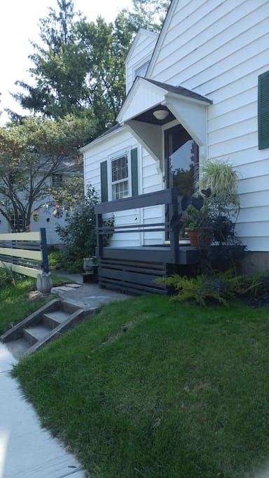 Pine Cottage Guest Suite Entry