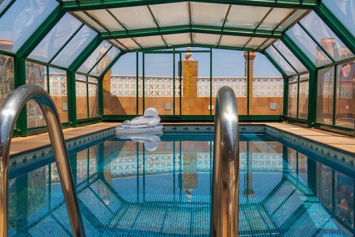 CASA CON PISCINA SOBRE LAS NUBES