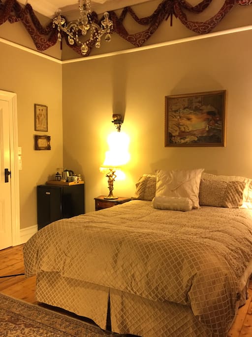 'Goldenray' Guesthouse - Le Boudoir Bedroom Apartment (Queen Sized Luxury Bed)