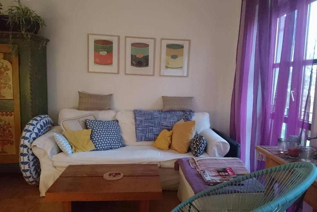 Die Couch im Wohnzimmer