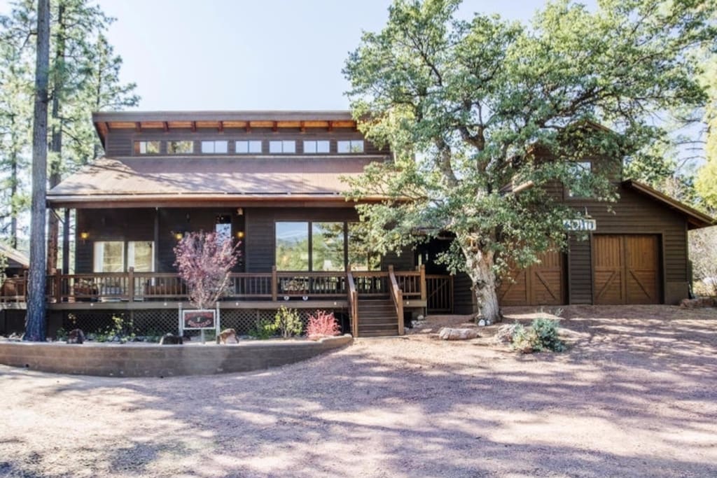 Dancing Bear Lodge in the Rim country of Pine, AZ