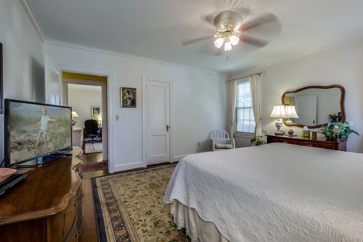 PD King Bed Room
