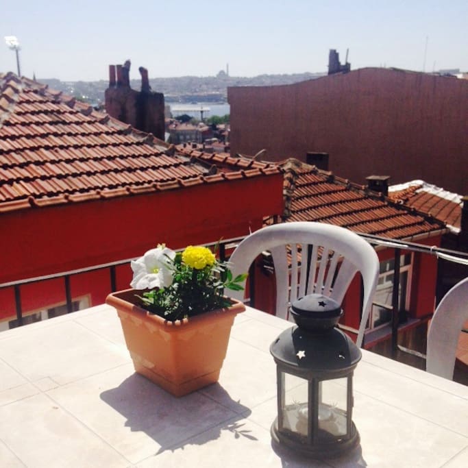 Why not relaxing at our terrace?! Enjoy your drink, have a coffee or do your breakfast overlooking the Golden Horn