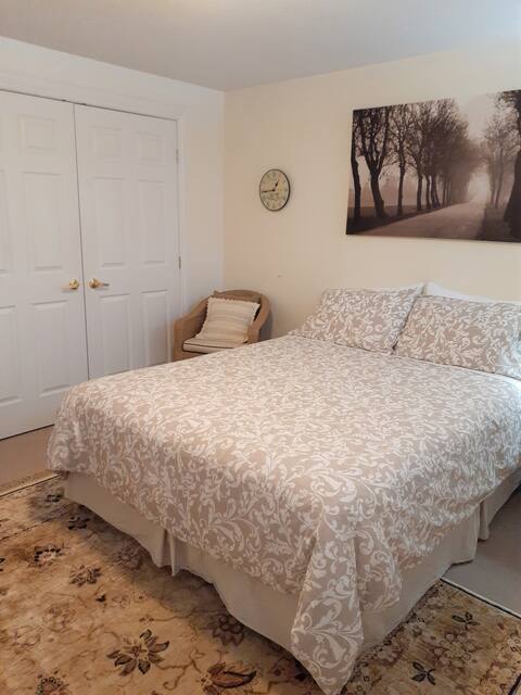 Cozy, clean and private, basement suite.