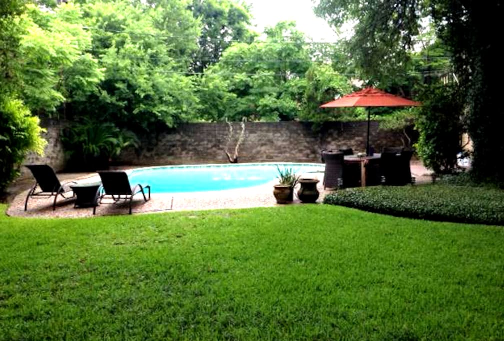 Pool and entertaining area in the back garden. (2 car garage with apartment above is a separate Airbnb listing.)