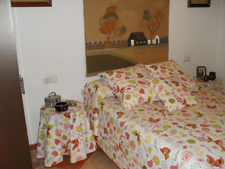 aquí pueden ver la habitación de dormitorio de la planta de abajo ideal por comodidad o para personas con movilidad reducida