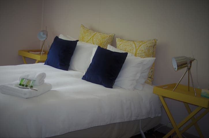 Room 2 Bella's Country place