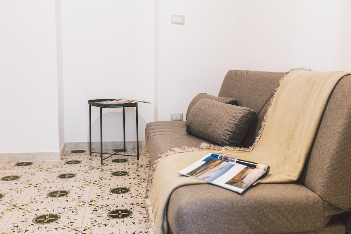 Popular Airbnb listing: Dione - 2 balconies, free wifi- per night, 2 people in Siracusa