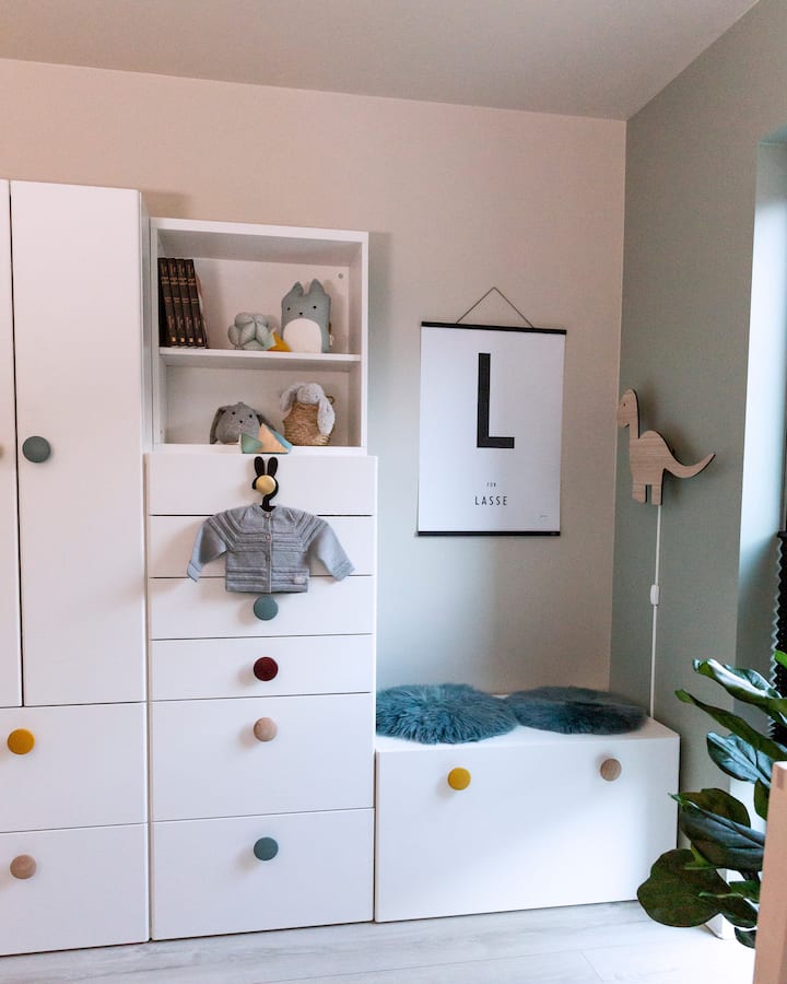 Პირველ სართულზე მდებარე ერთ-ერთ საძინებელში ორსართულიანი საწოლია.