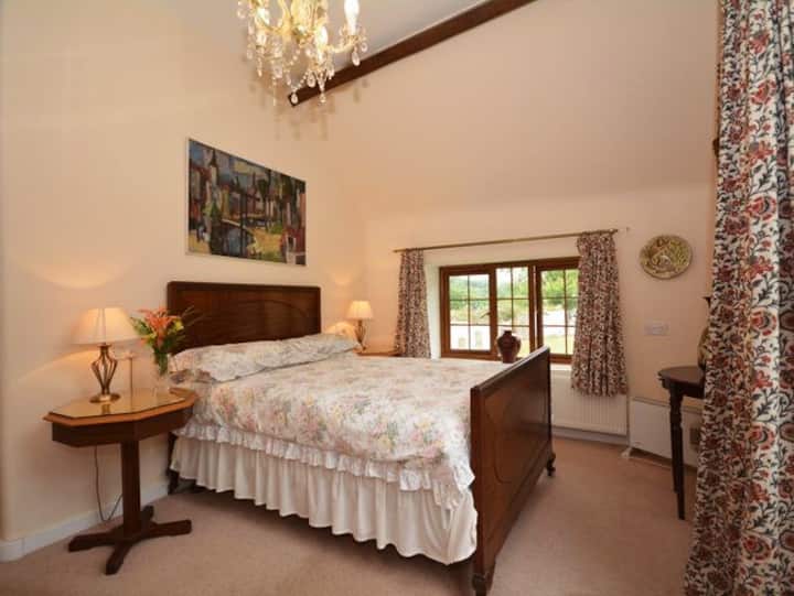 Chambre double avec baignoire, douche et WC attenants