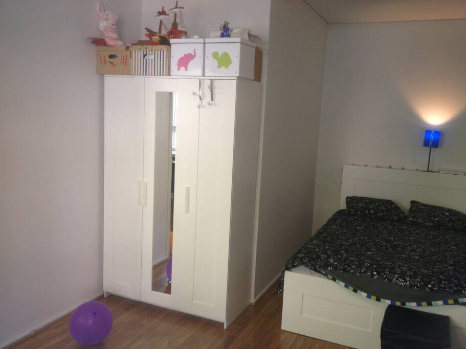 140x200 bed and closet
