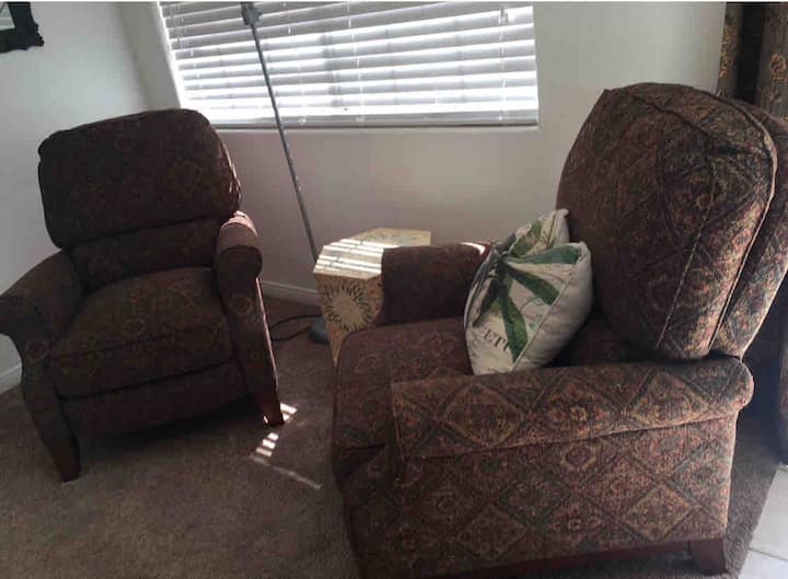 2 San Diego  Homes With Private Pool & Barbecue - Vista, CA