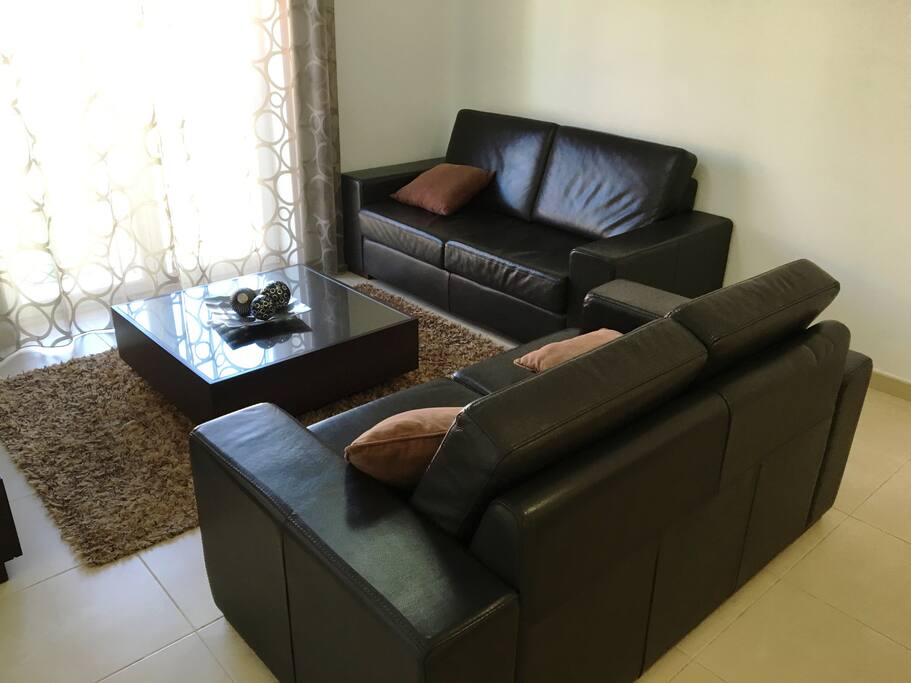 Sala de estar com acesso directo à varanda.
