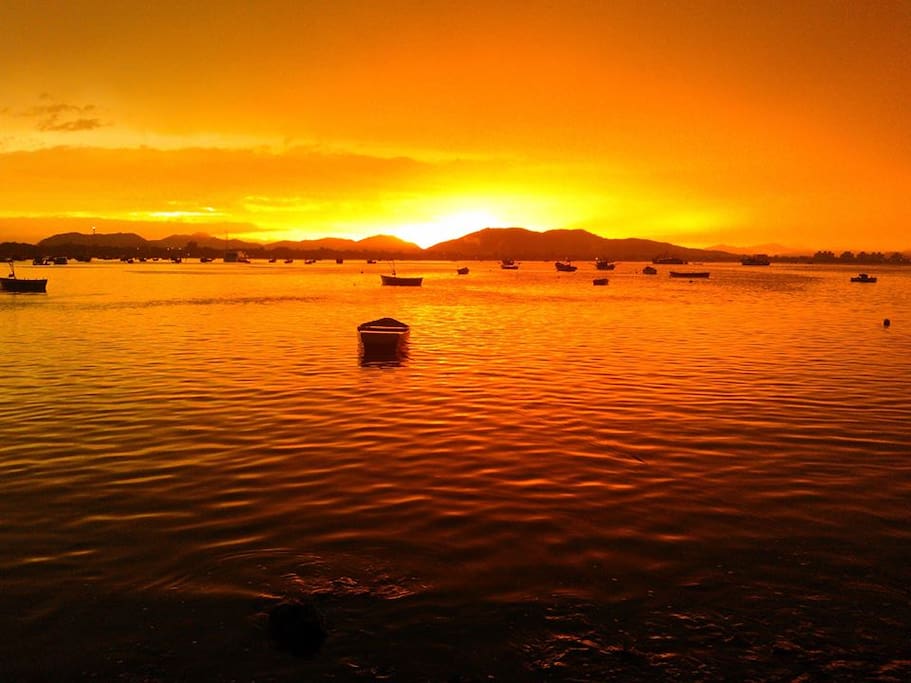 Pôr do sol da Praia do Cascalho, paisagem estonteante.