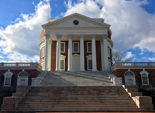 Studio Apt - 5 Min Walk from UVa w/ Parking Space