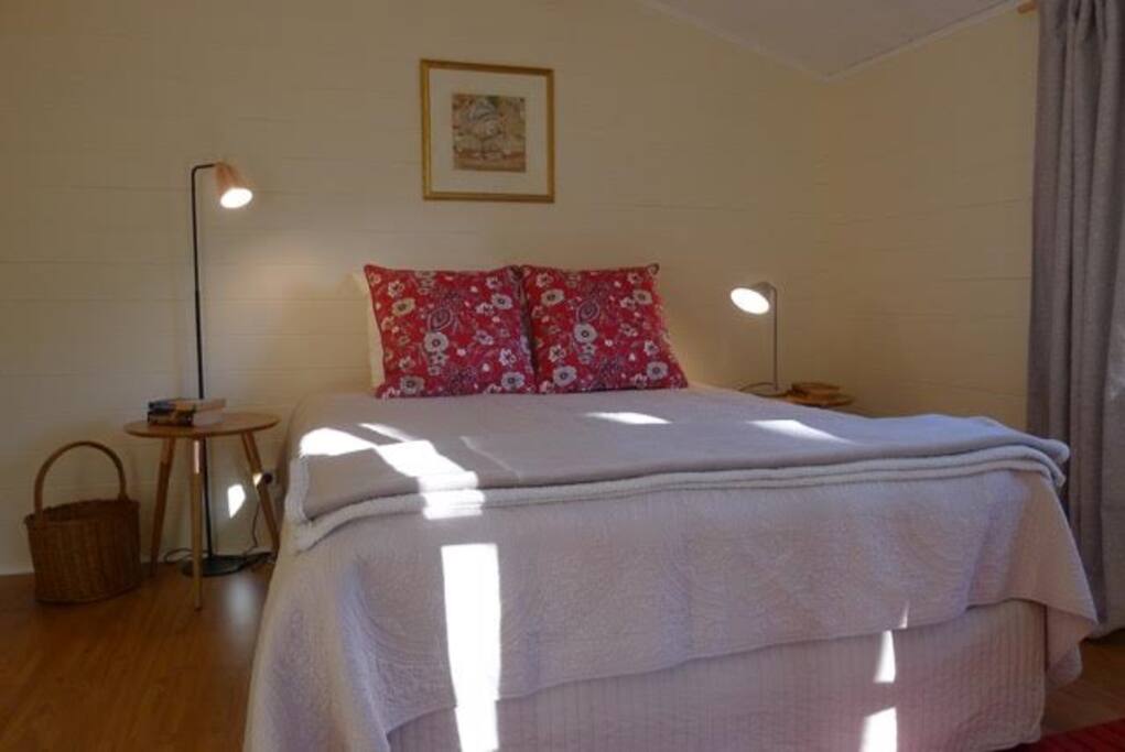 Comfortable queen bed with quality linen.