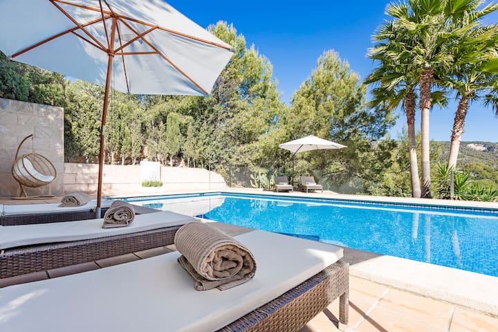 Luxury villa with stunning sea views in Bendinat gallery image 2