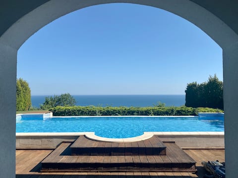 BlackSeaRama Golf - Stunning 5-bed seaview villa