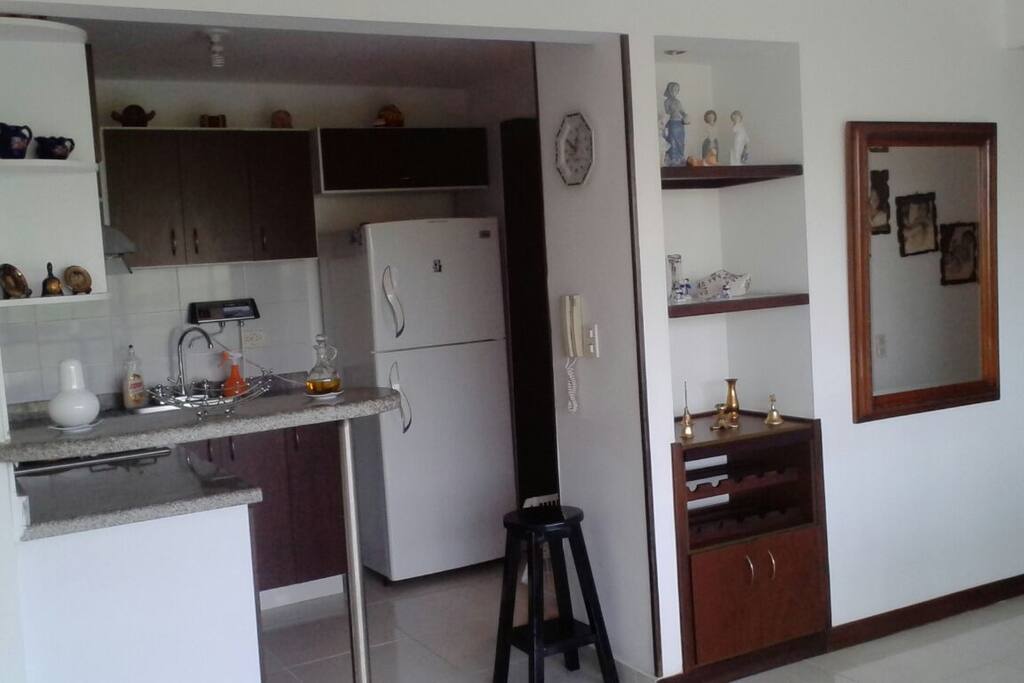 En la imagen se aprecia la cocina