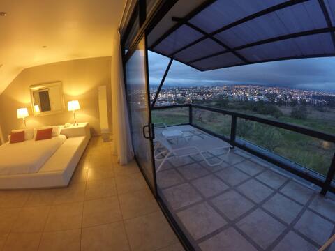 HEATED POOL MANSION/21 GUESTS