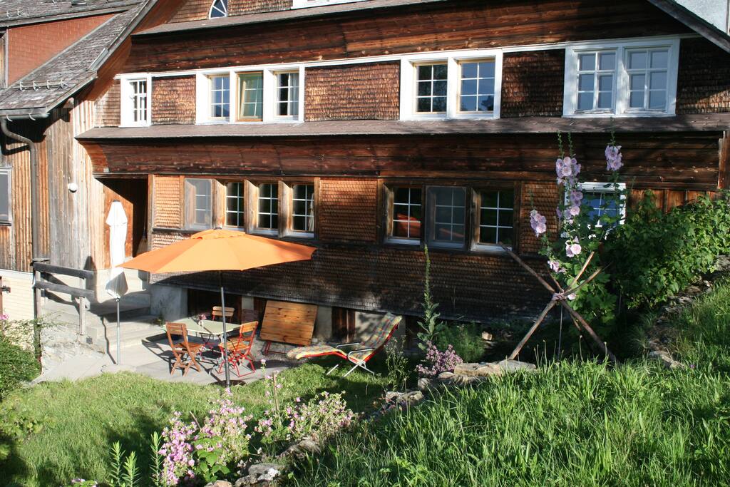 Sonnenterrasse mit Garten