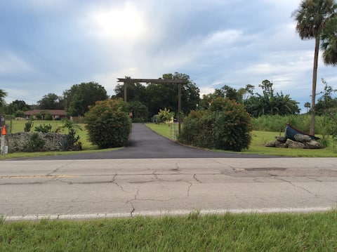 Jan's Jungle Riverfront paradise