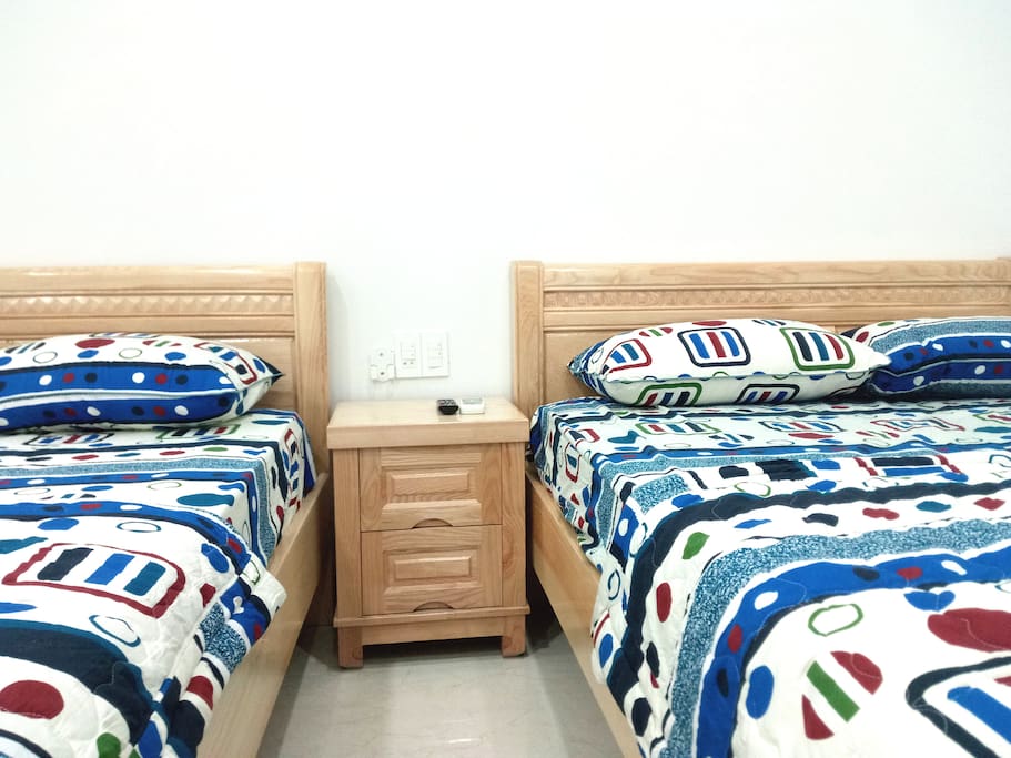 2 Queen beds