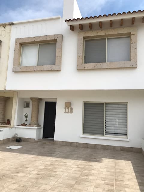 Casa en Coto Privado al Oriente de la Ciudad de la Ciudad.