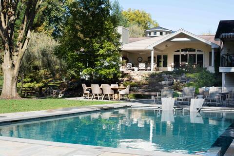Idyllic estate, close to downtown and the Amish.