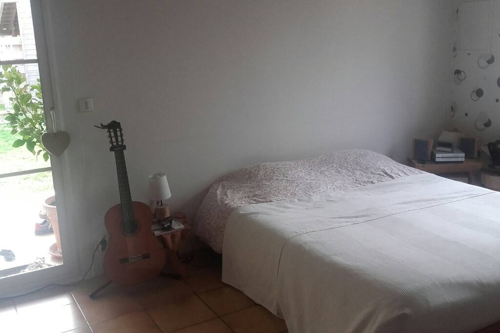 chambre de 20M2 avec salle de douche/wc attenante