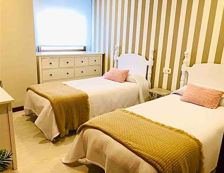 Chambre avec deux lits de 90 cm