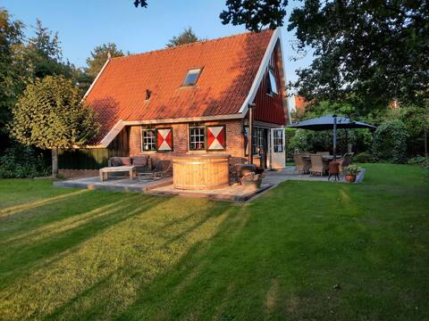 Hot tub relaxation and enjoy the  Achterhoek