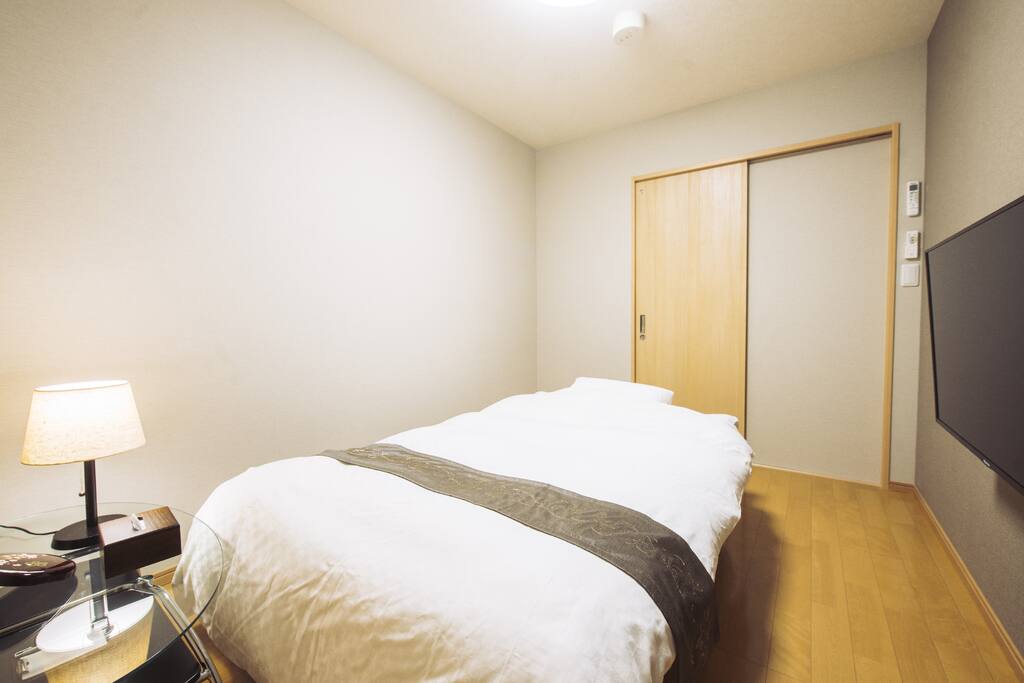 There is a sofa bed.
ソファベッドがあります。